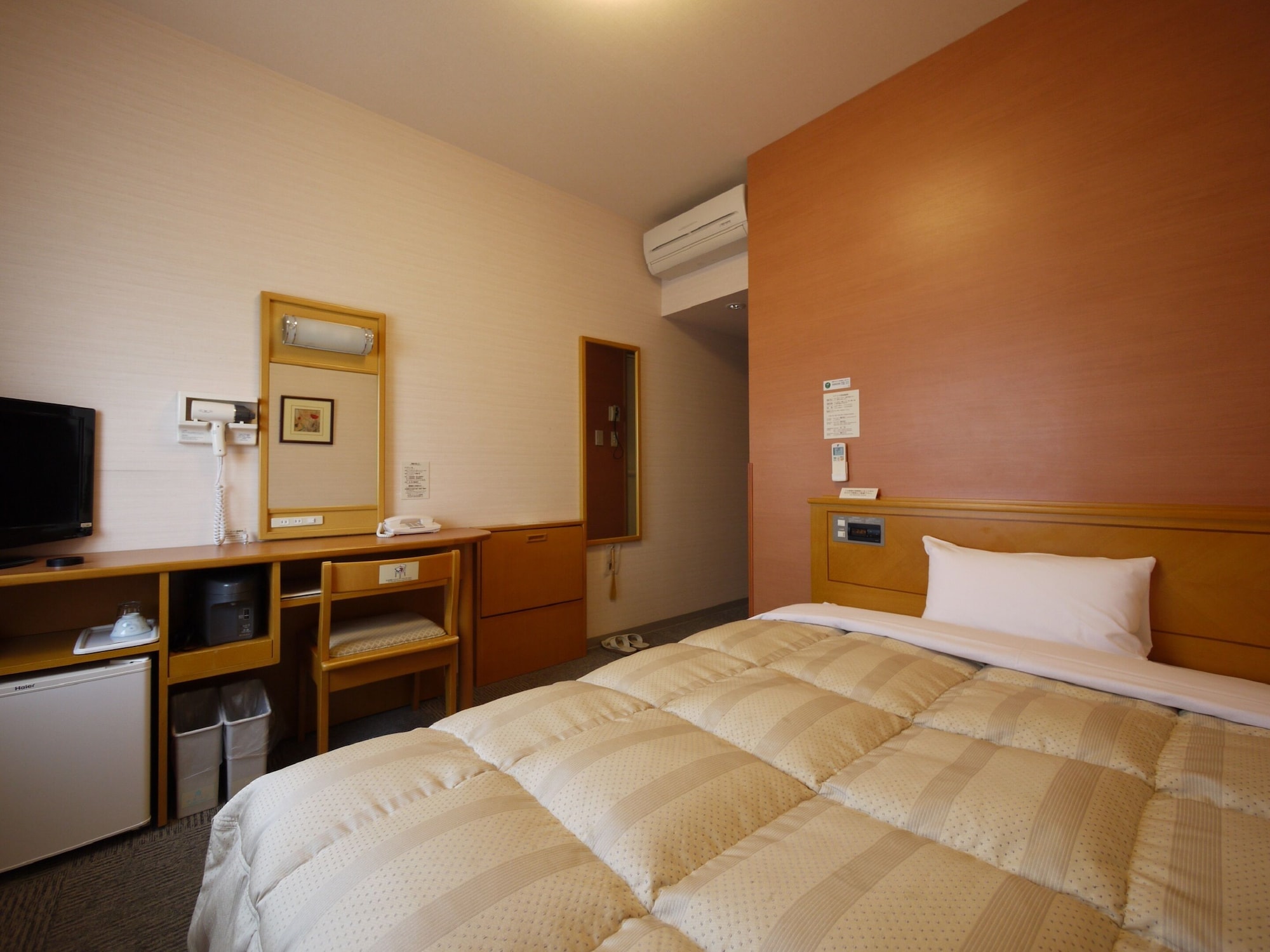 ROOM, SINGLE