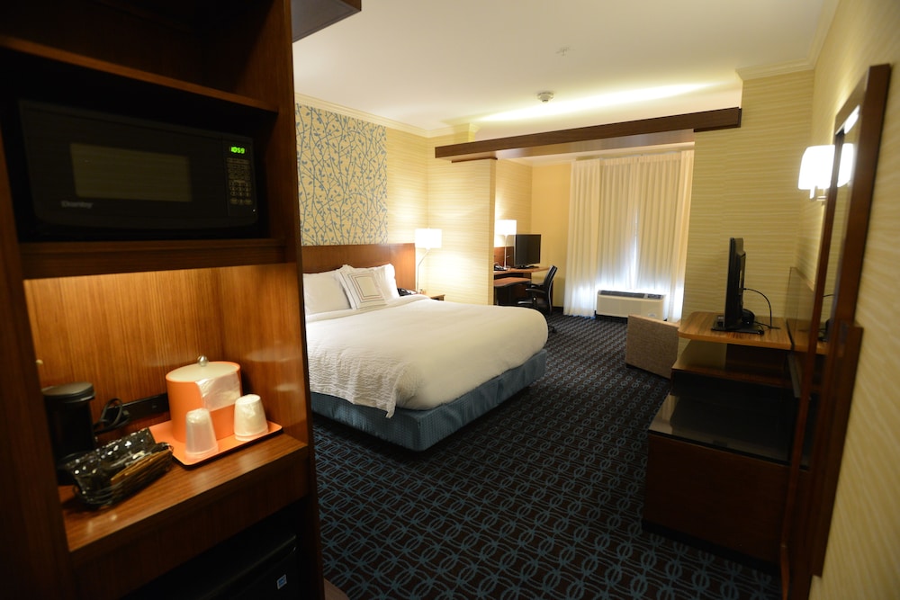 Fairfield Inn And Suites Bowling Green 13/46