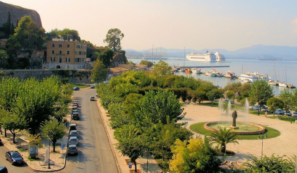 KONSTANTINOUPOLIS 37/44