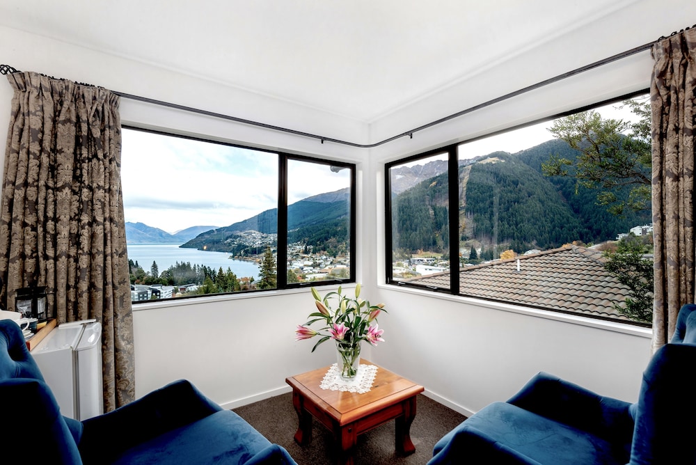 Balmoral Lodge 36/65