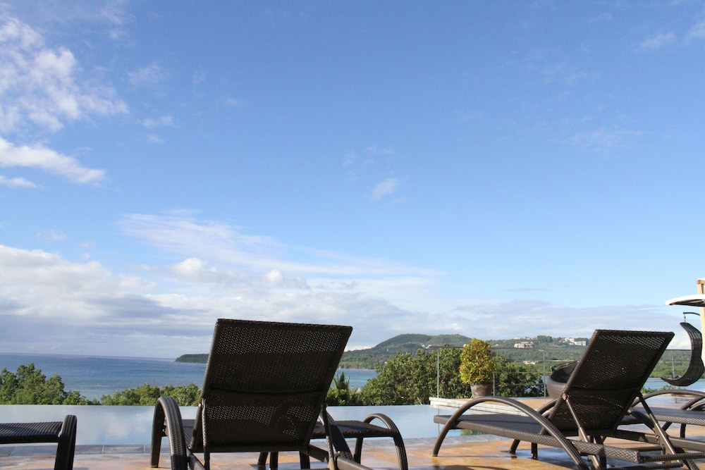 Ocean Suites Boutique Hotel 63/66