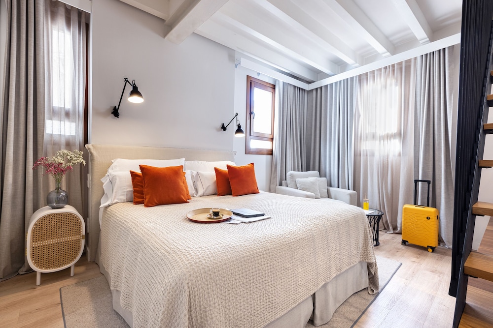 DUPLEX, PREFERRED, SUITE