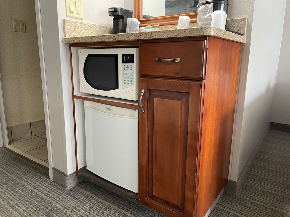 Country Inn & Suites By Radisson, Appleton North, WI 16/35