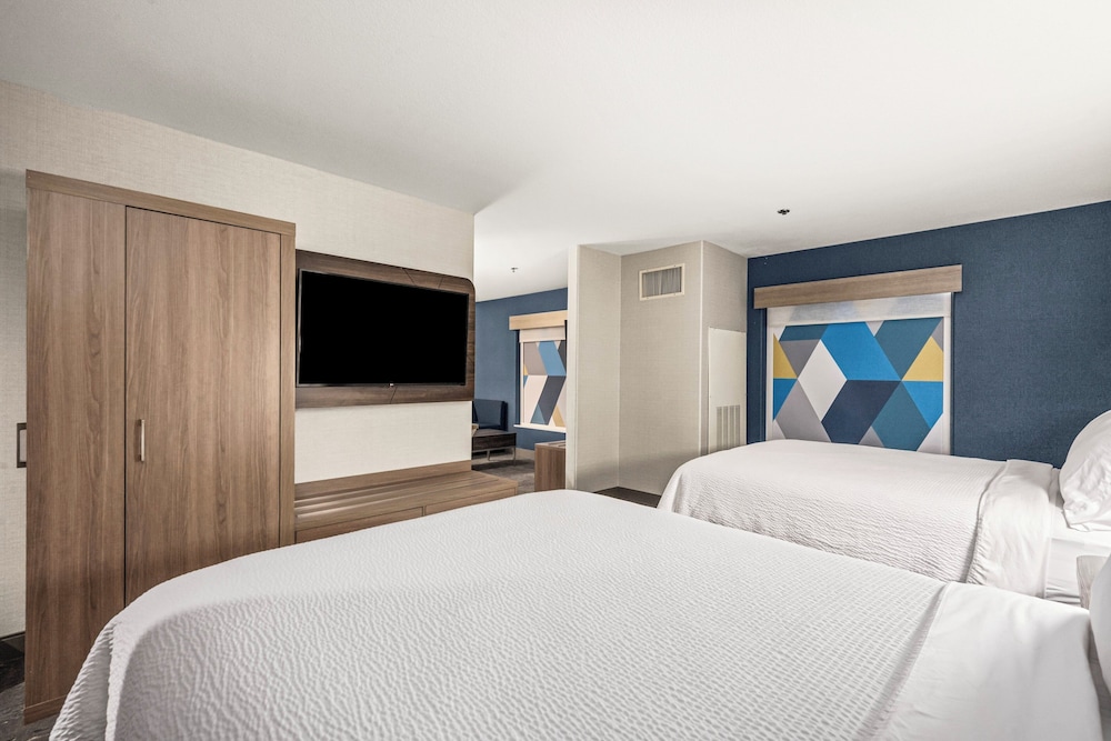 Suite, 2 Queen Beds, Extra Floor Space