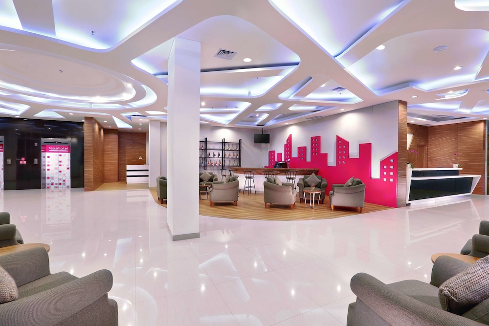 Lobby at favehotel Jababeka Cikarang, CIKARANG