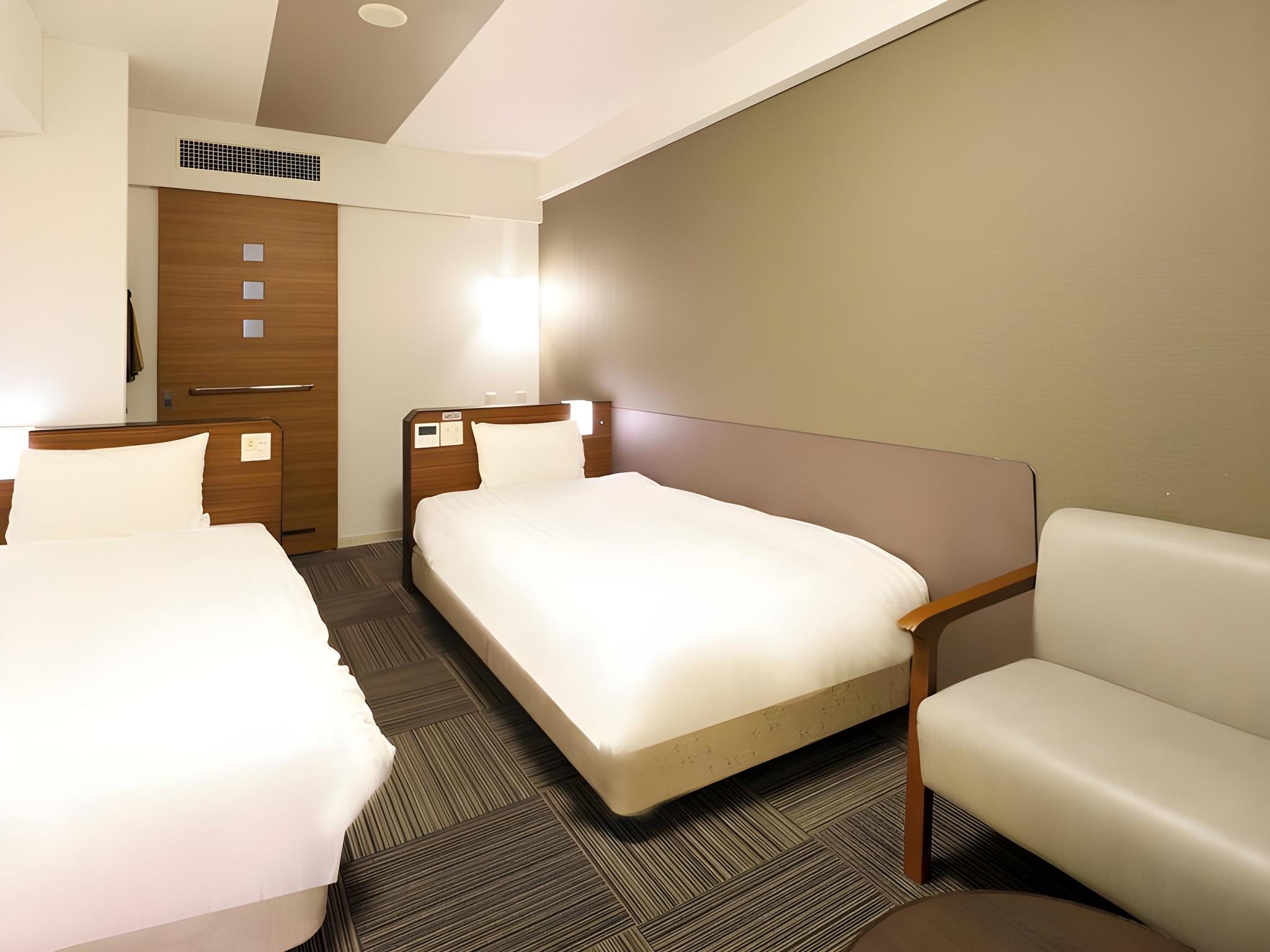 Room, Twin Beds, No Cleaning Services, Smoking