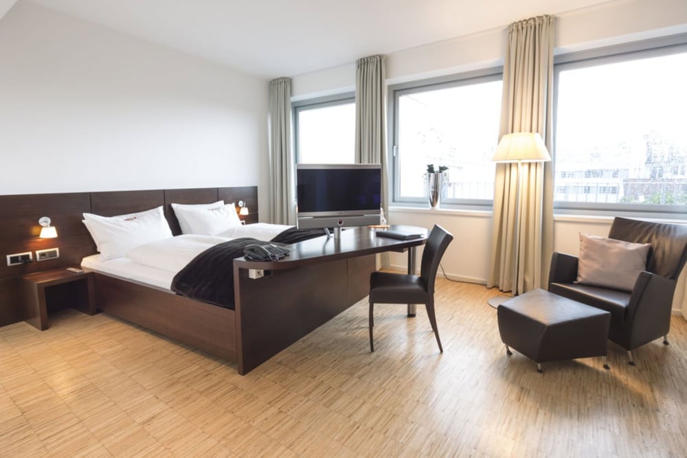 ALTERA HOTEL 6/33