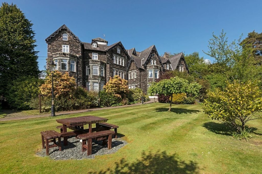 Derwentwater Hotel 35/50
