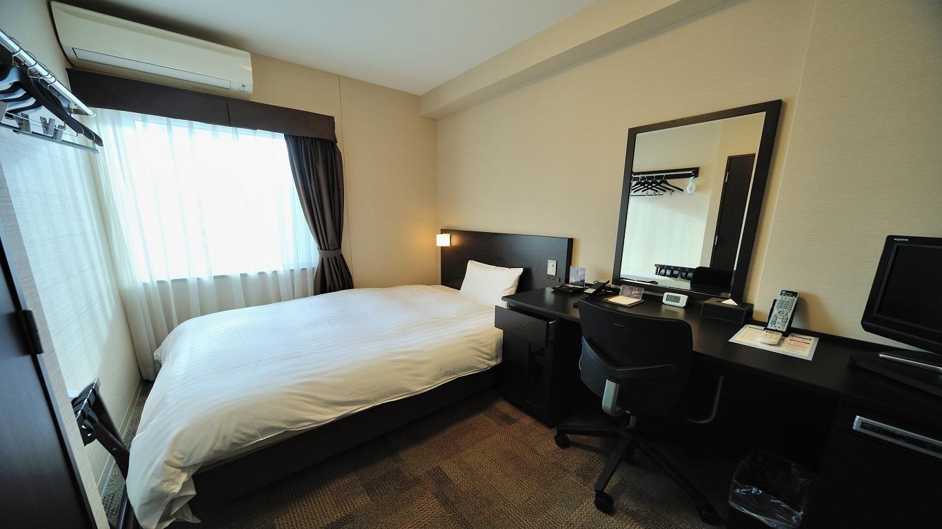 Compact, Double Bed, Bathtub, Smoking