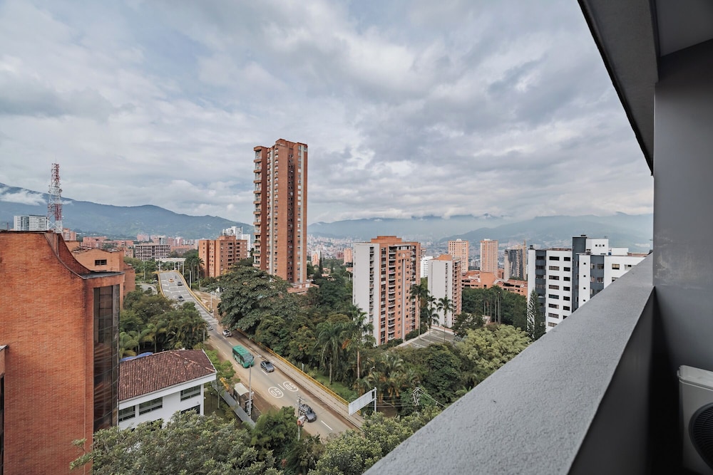 Versus Hotel 60/65