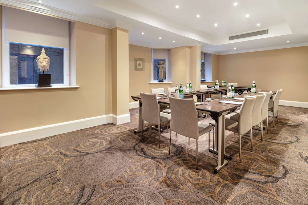 Radisson Blu Hotel, London Tottenham Court Road 40/49