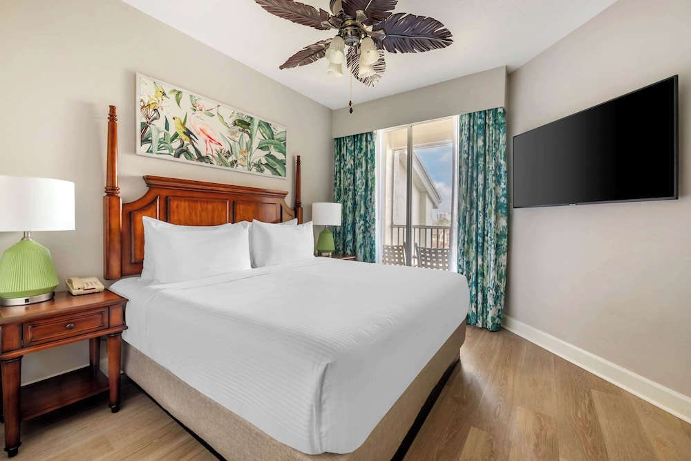 1 BEDROOM, SUITE, KING BED, SOFA