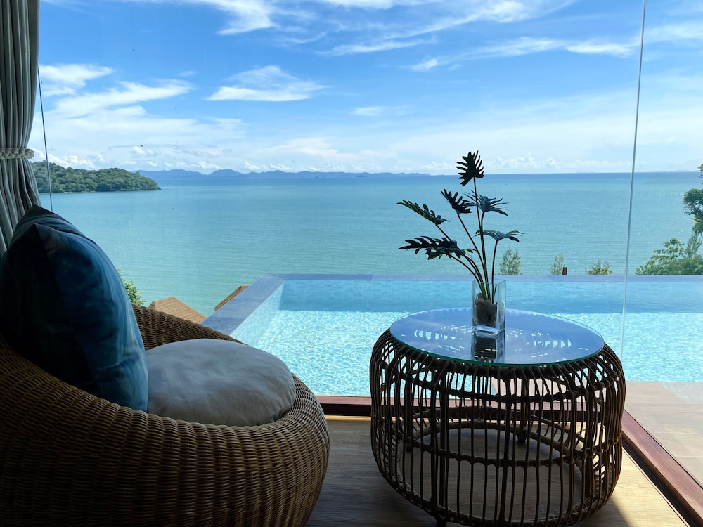 Sinae Phuket Luxury Hotel 46/78