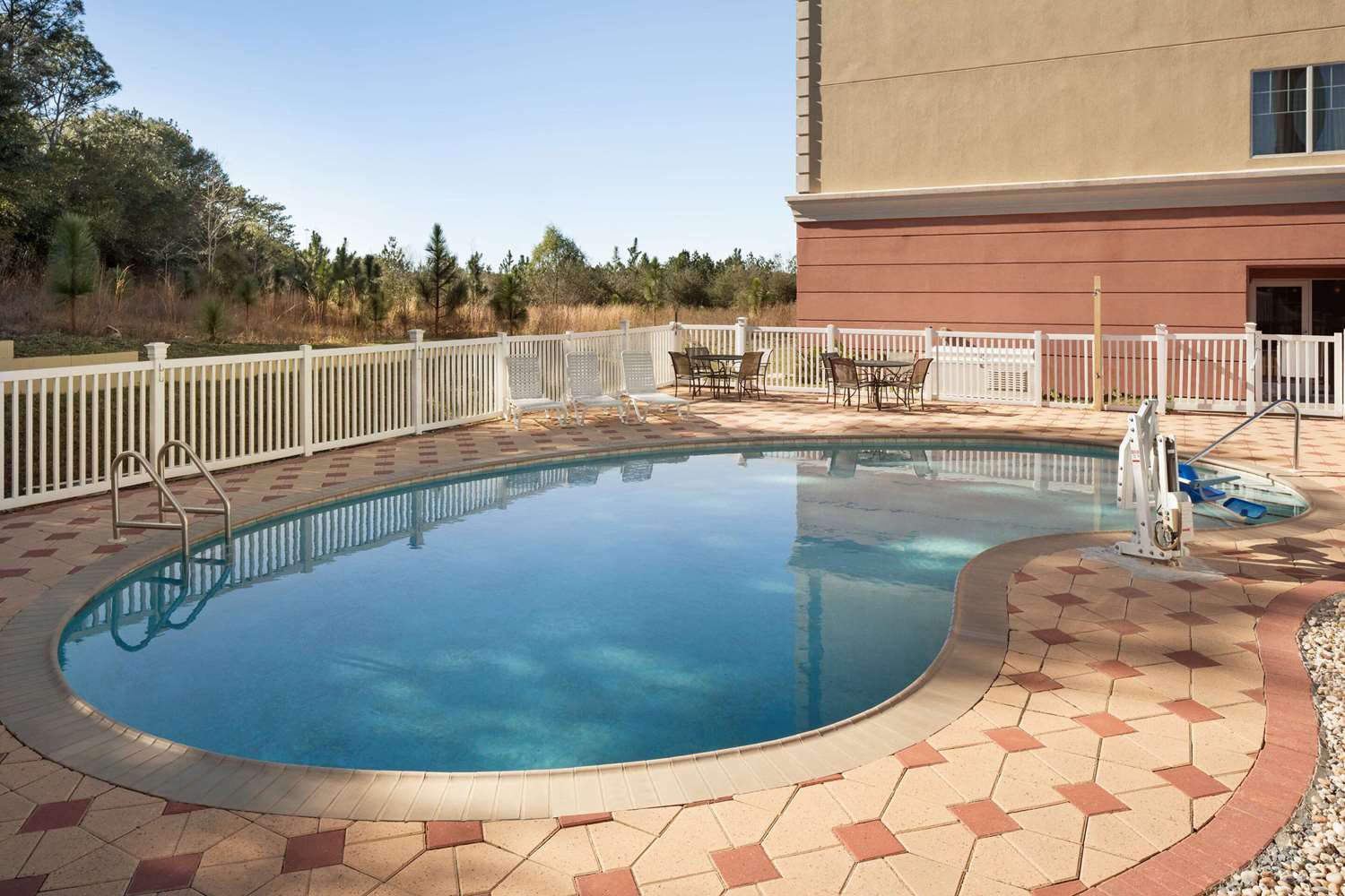 Country Inn and Suites By Radisson Crestview FL 8/19