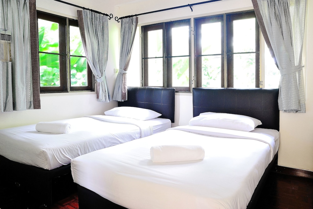 3 BEDROOMS, HOUSE