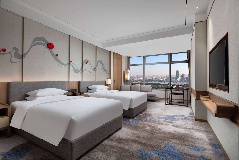 DELUXE, TWIN BEDS, SMOKING