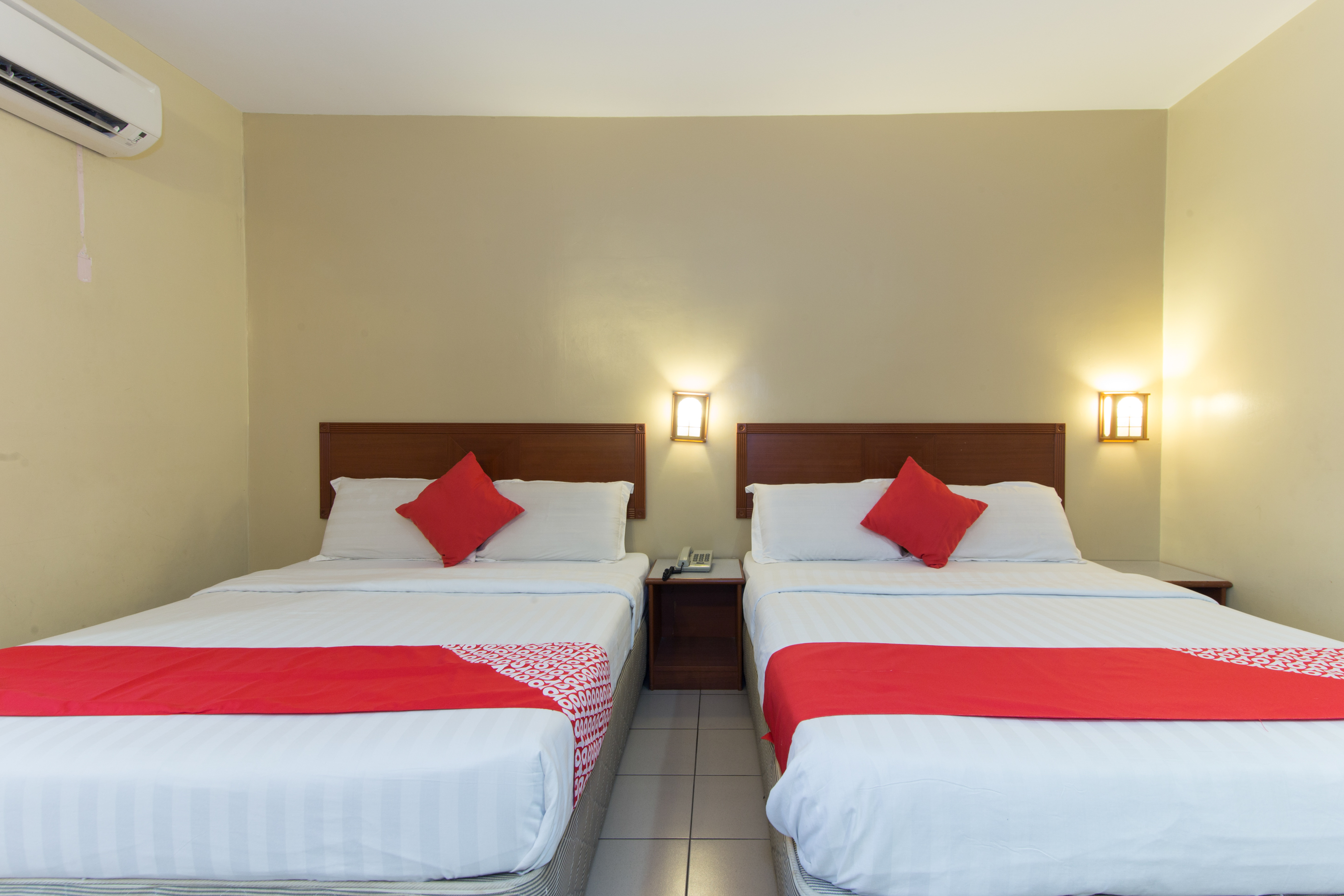 Super OYO 447 Comfort Hotel Meru 8/18