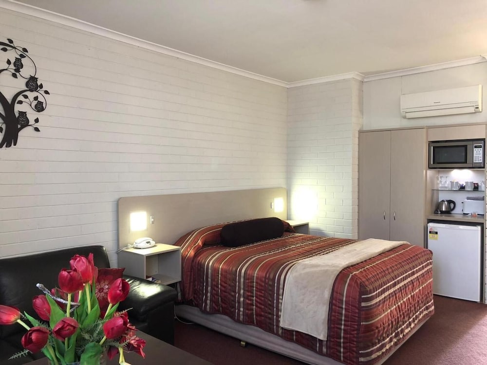 Goulburn Motor Inn 11/59
