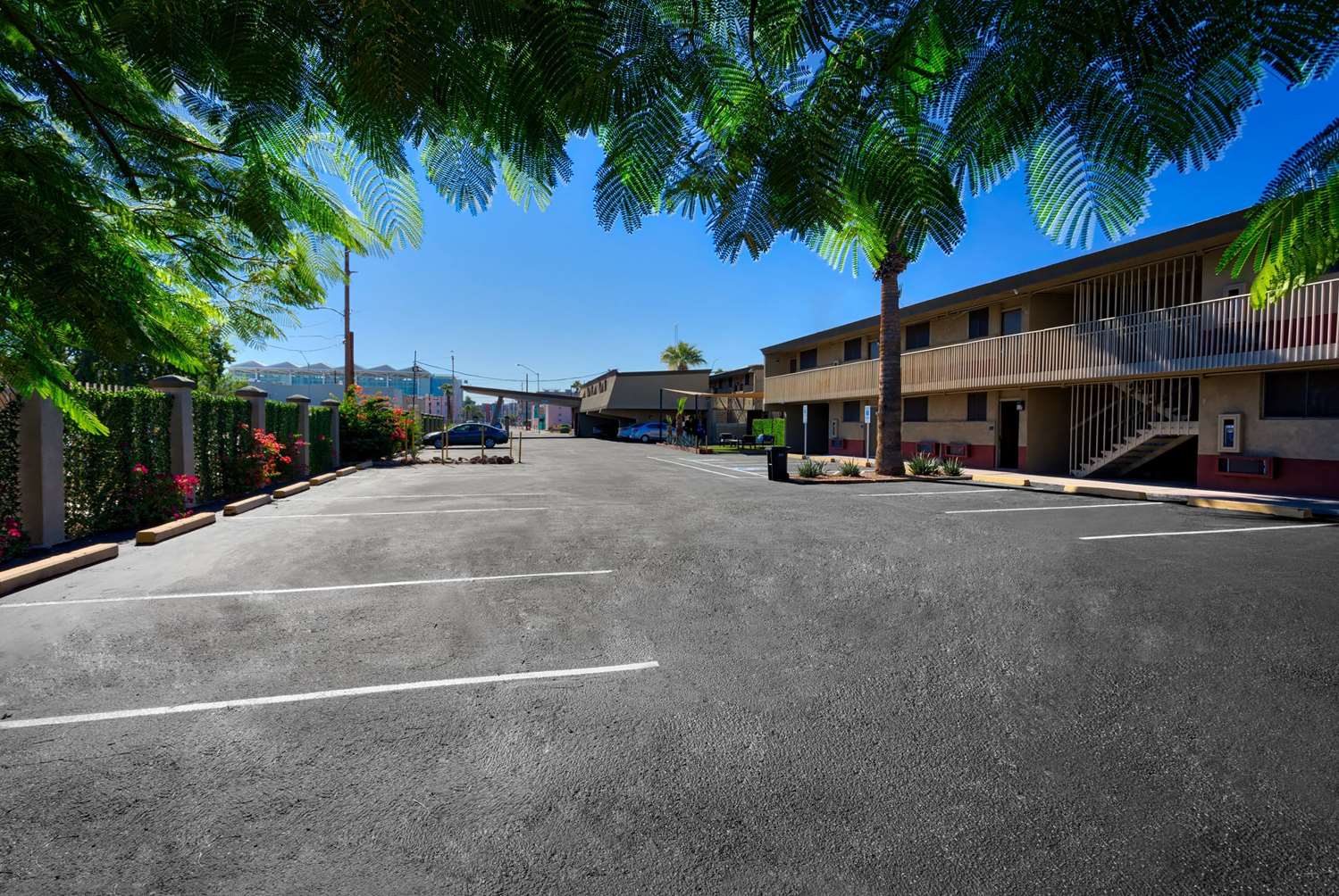 Travelodge by Wyndham Phoenix Downtown image