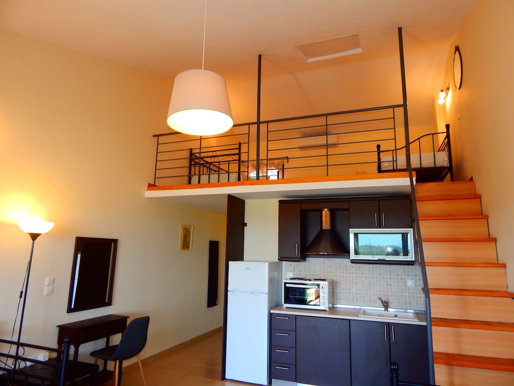 Kripis Studio Paliouri 3/44