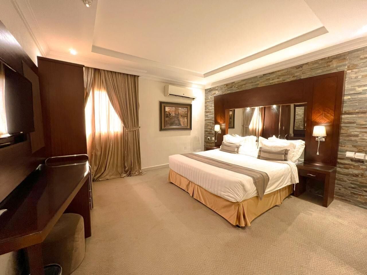 2 Bedrooms, Family, Apartment, King and Twin Beds