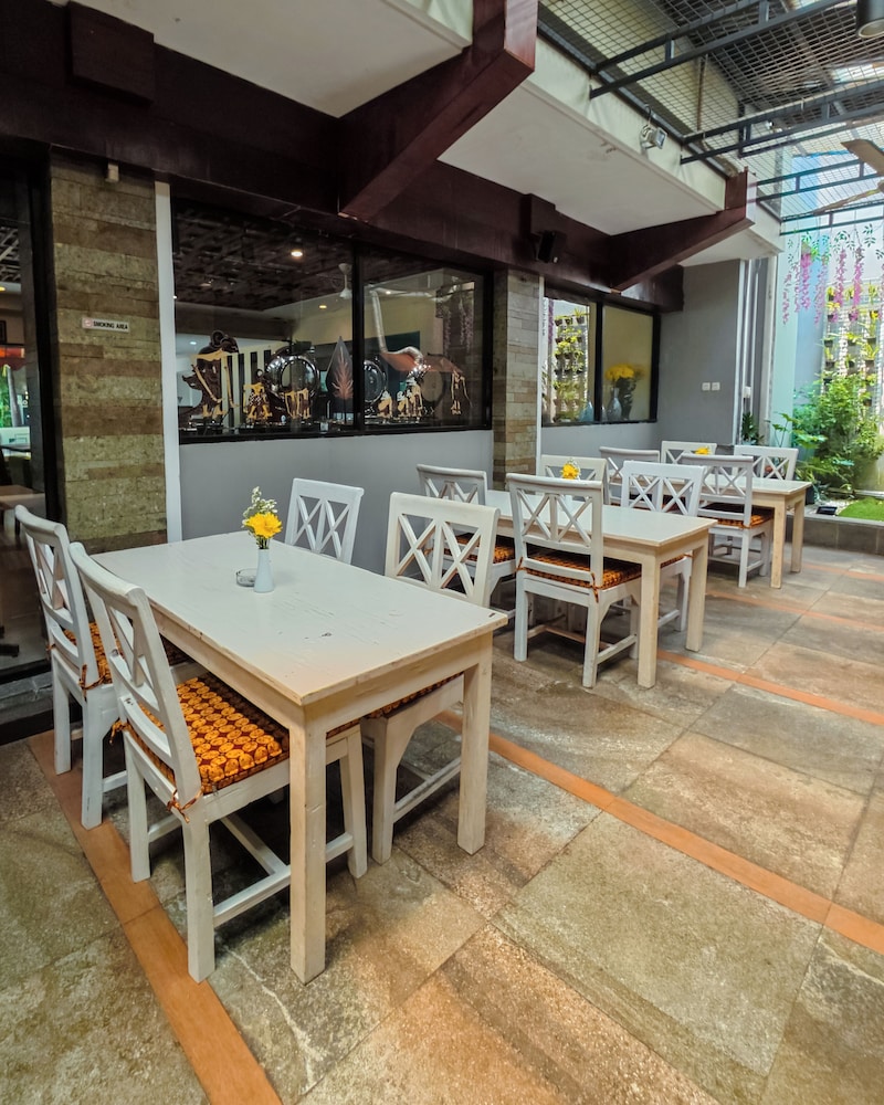 Loji Hotel Solo 52/64