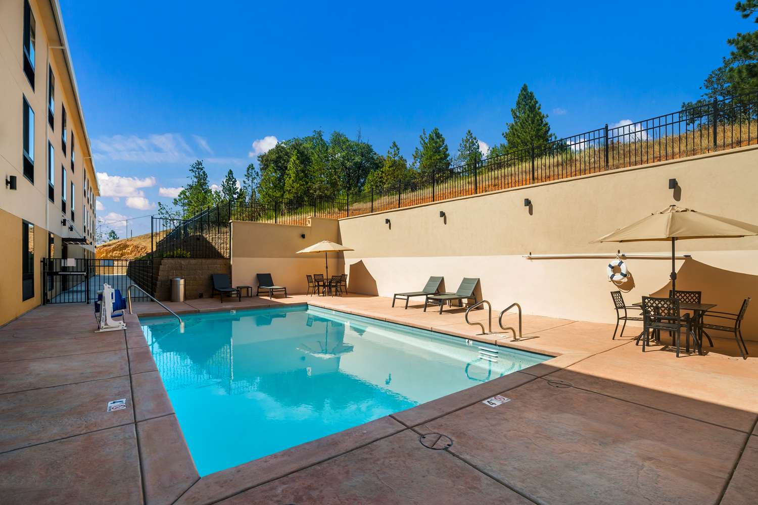 Best Western Colfax 24/43