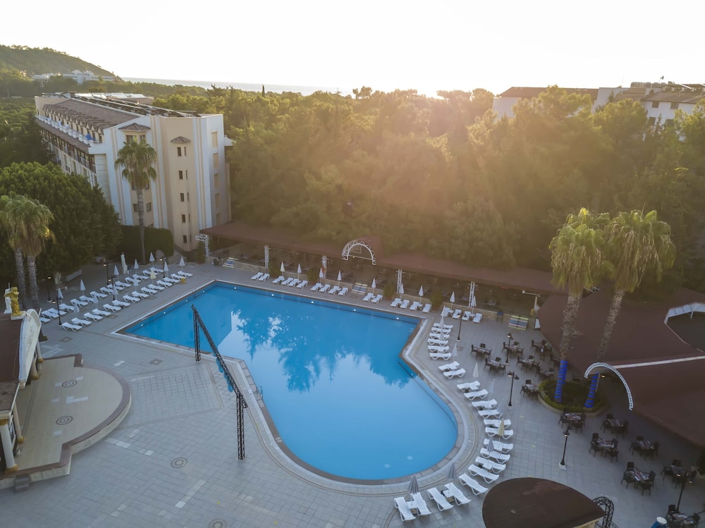 Armas Kaplan Paradise Hotel 6/63