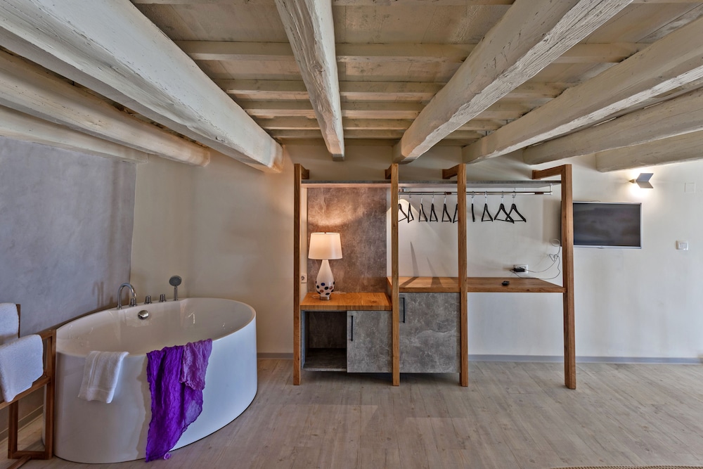 EXECUTIVE, SUITE, SEA VIEW, TWO STORY