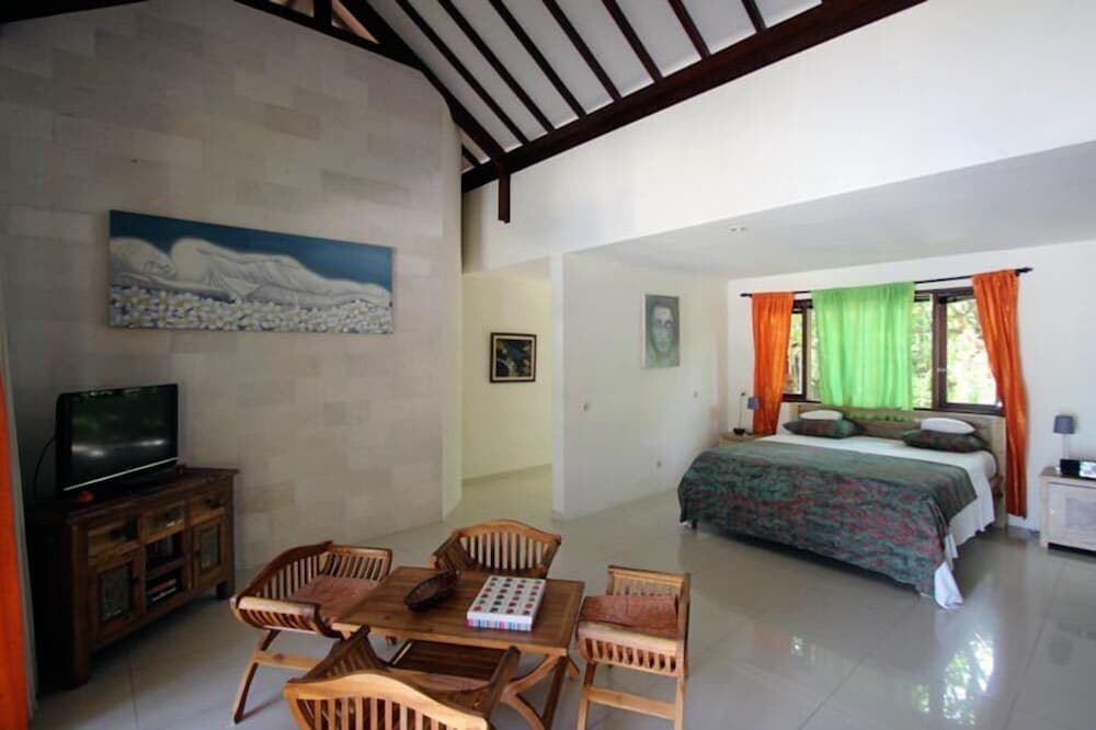 Frangipani Beach Villa 48/68