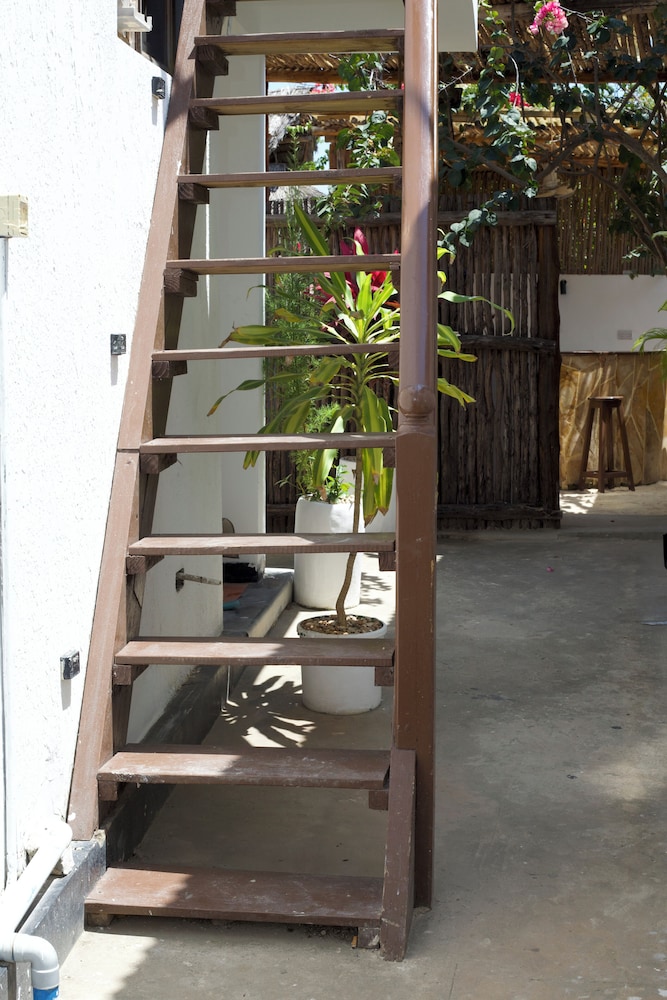 Barabara House 3/49