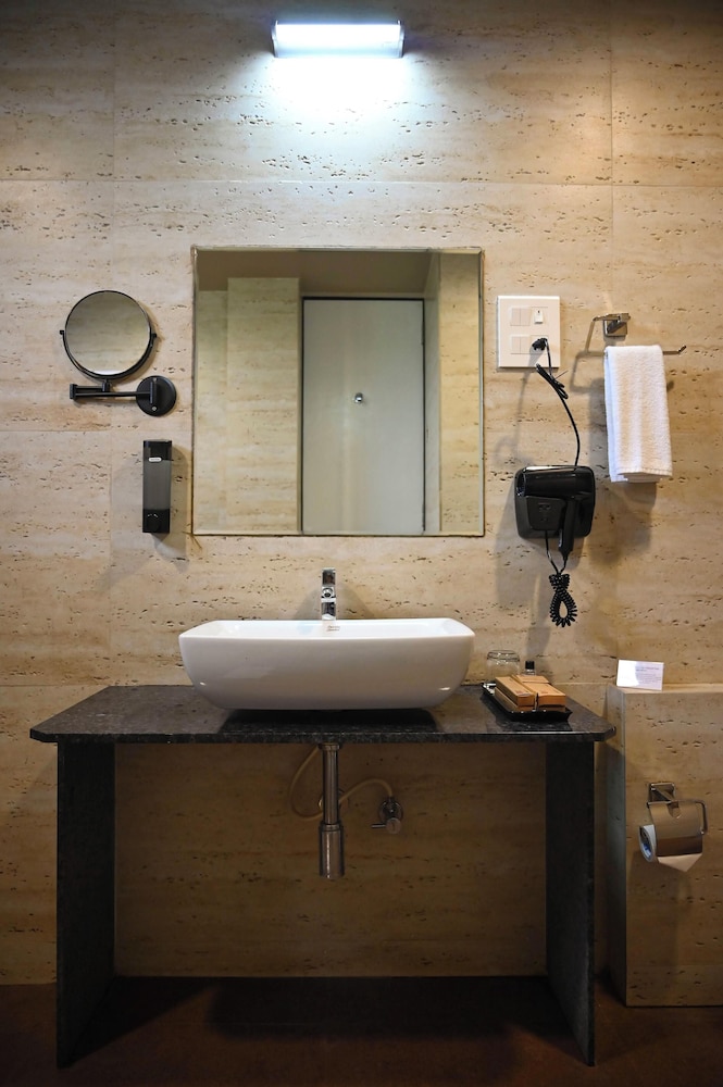 Mastiff Select Riveria Resort, Igatpuri Road, Nashik 59/61