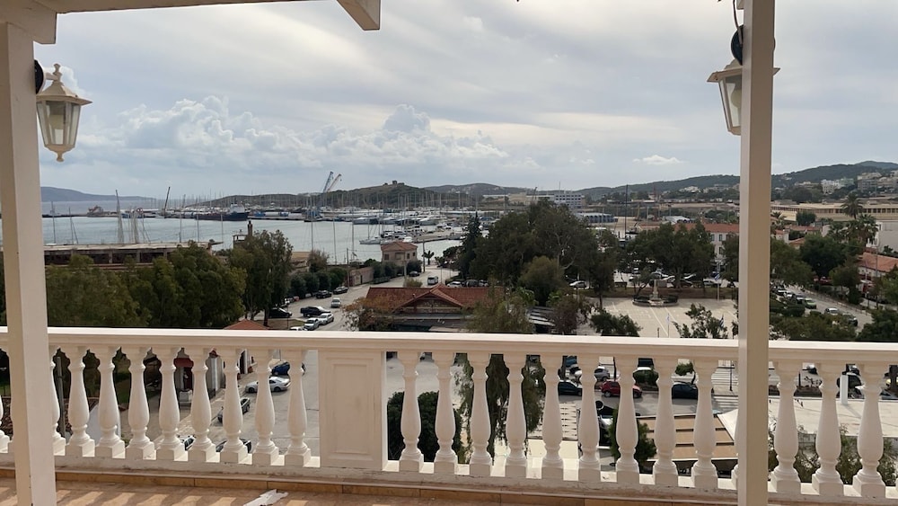 Nikolakakis Rooms Lavrio 61/65