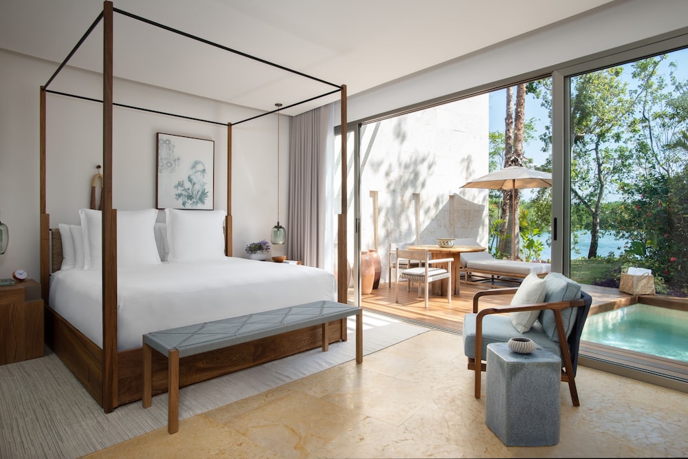 Lagoon, Presidential, Suite, 2 King Beds, 2 Queen Beds