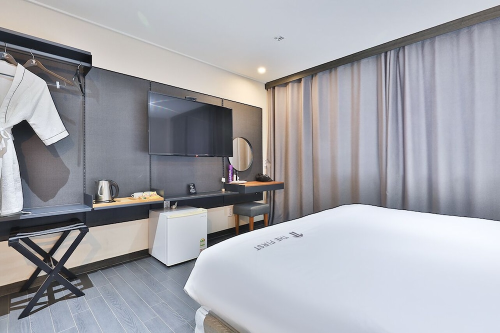 The First Hotel 32/48