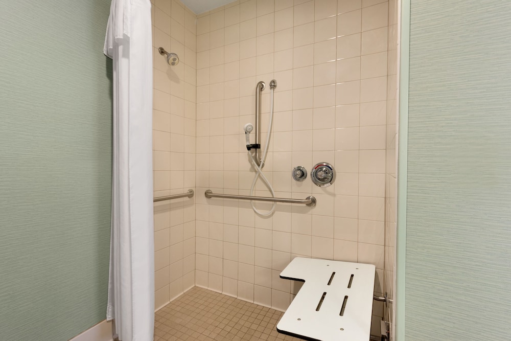 MainStay Suites Grand Rapids, MI 43/43