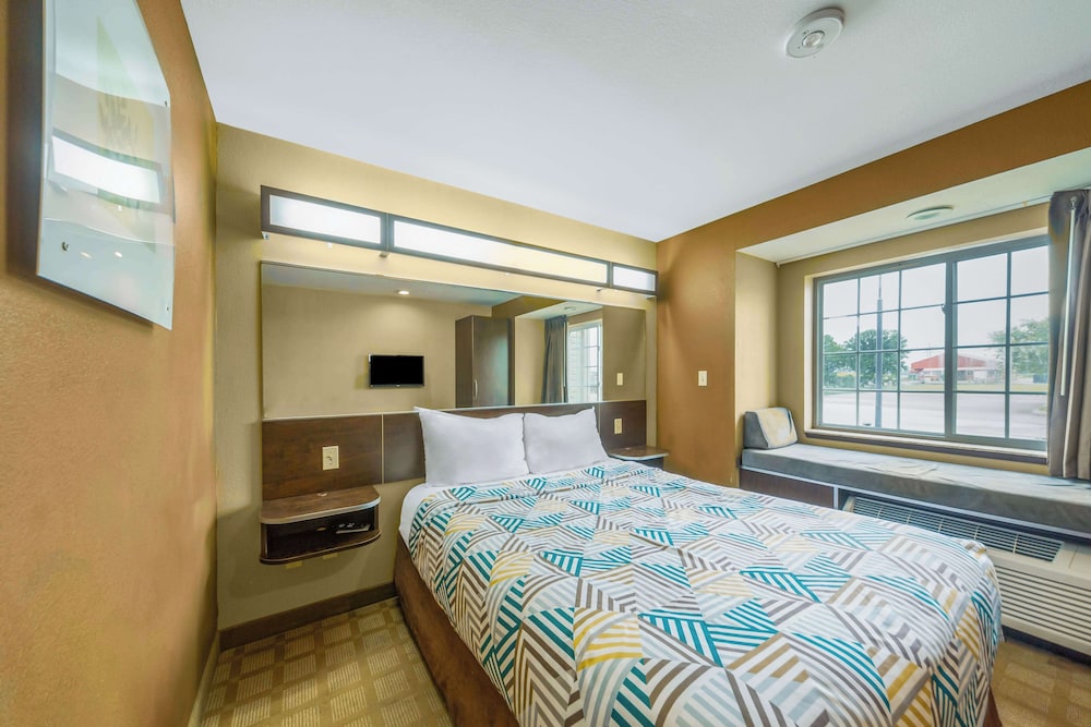 Microtel Inn And Suites Breaux Bridge 35/49