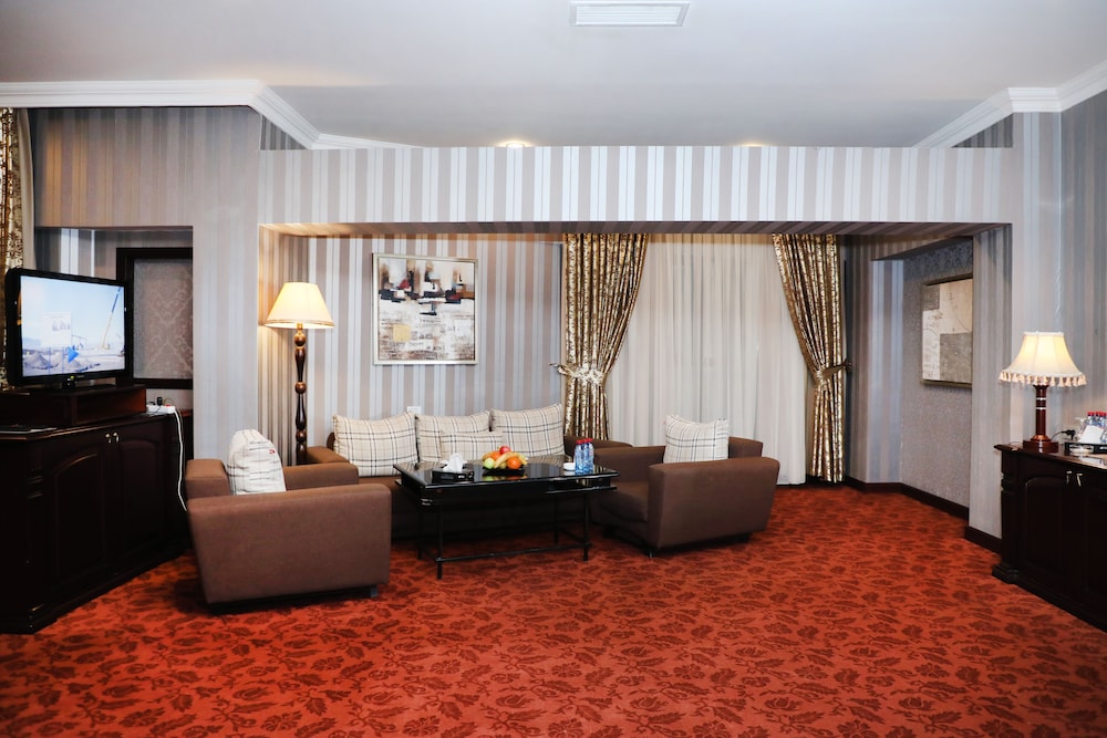 Modern Hotel Baku 40/55