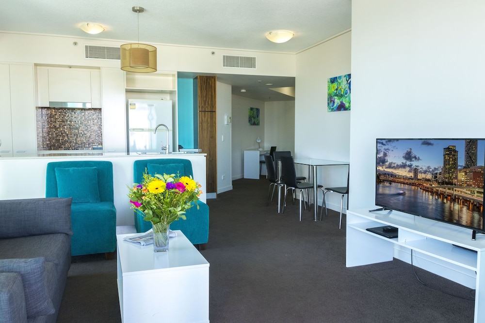 Evolution Apartments 48/76