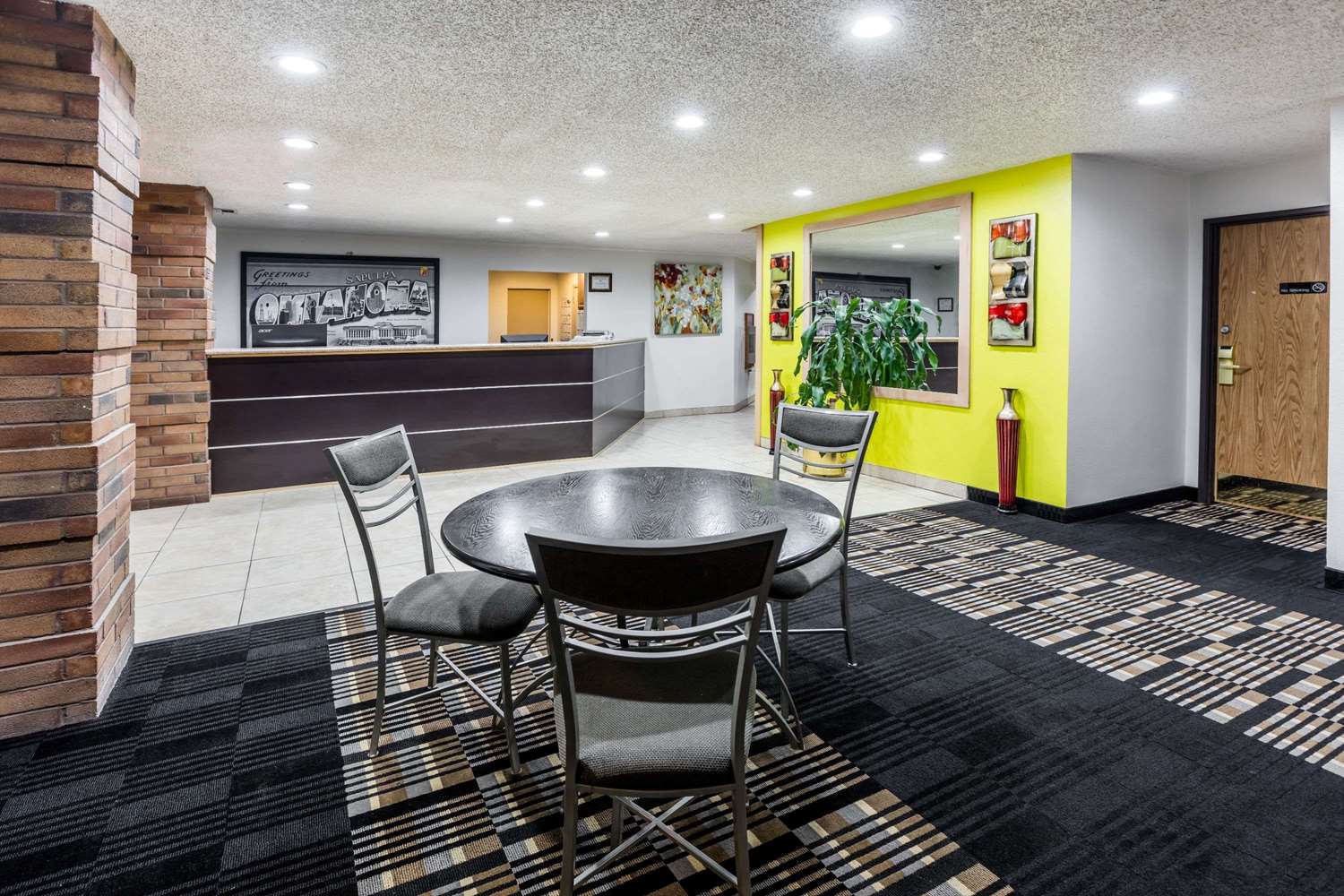 Super 8 by Wyndham Sapulpa Tulsa Area 7/30