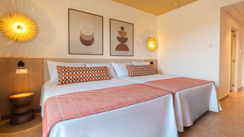 Ohtels La Hacienda 24/75