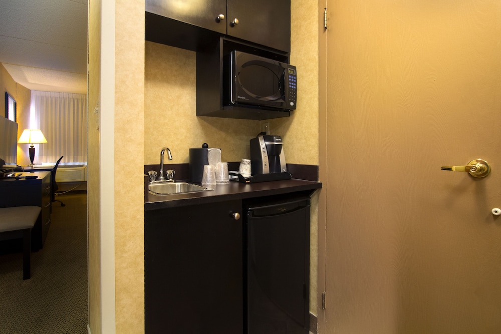 Holiday Inn Calgary- Airport 6/65
