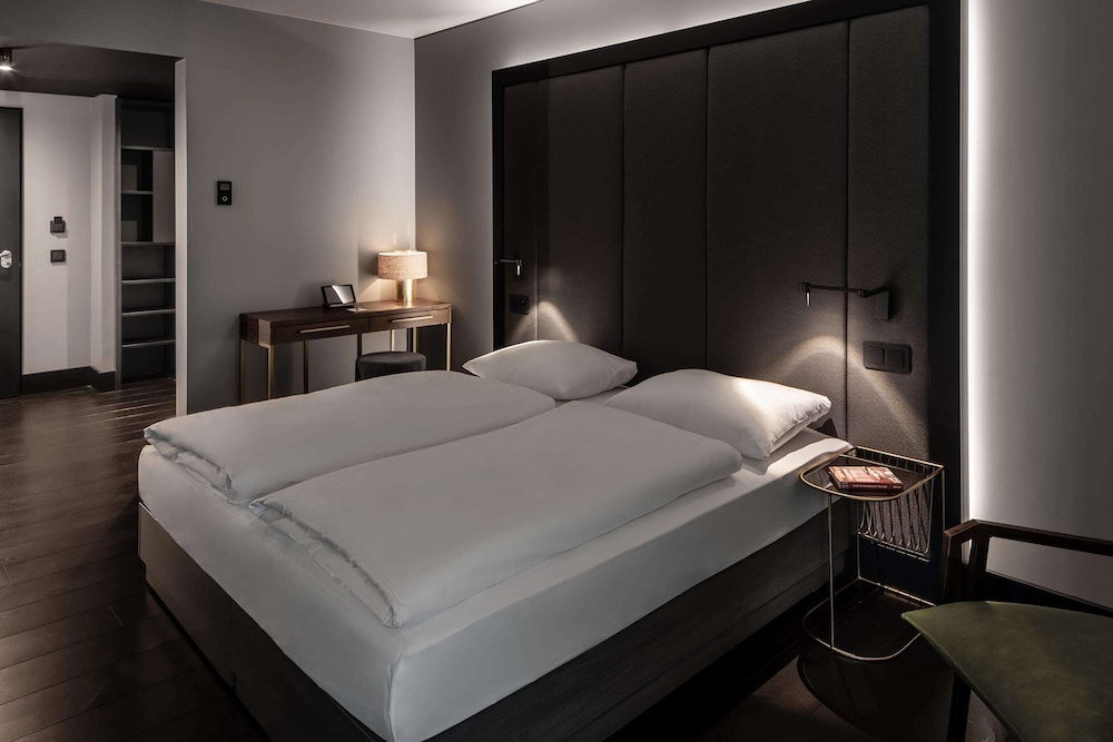 Hotel AMANO Eastside 6/29