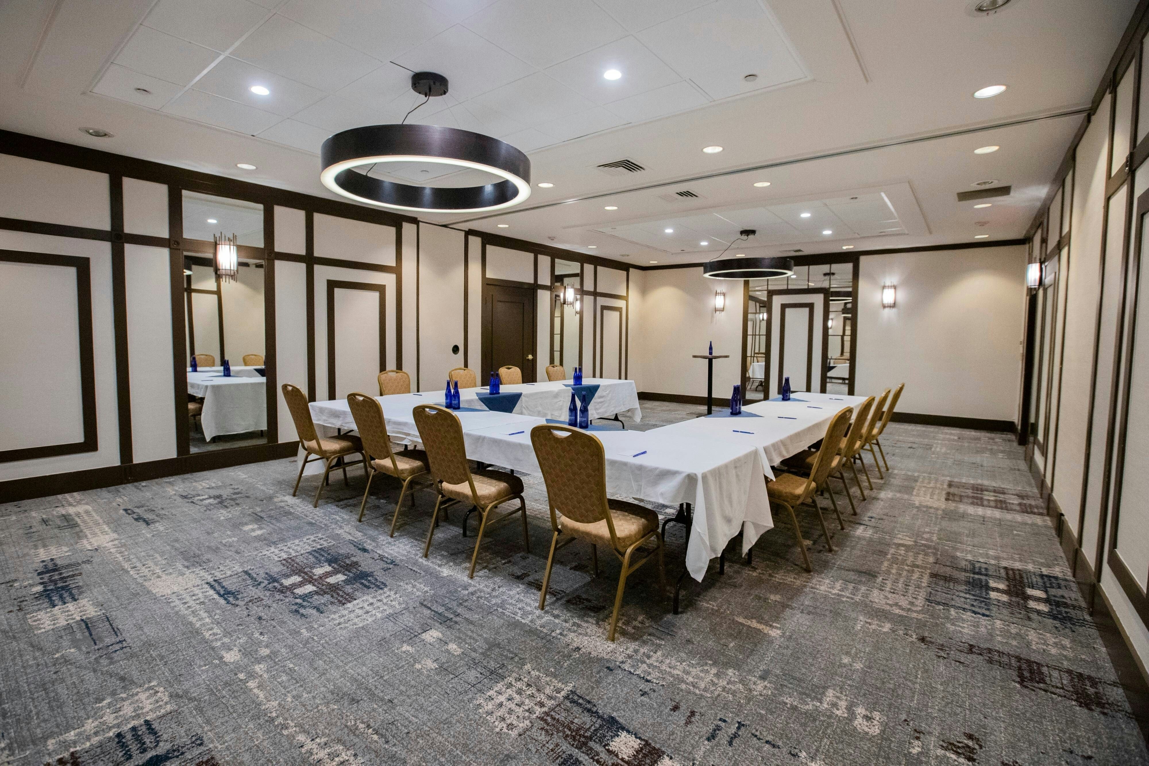 Delta Hotels by Marriott Burlington 14/42