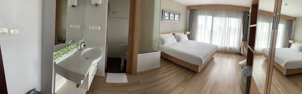 Coco Beach Resort Bangsaen 31/33