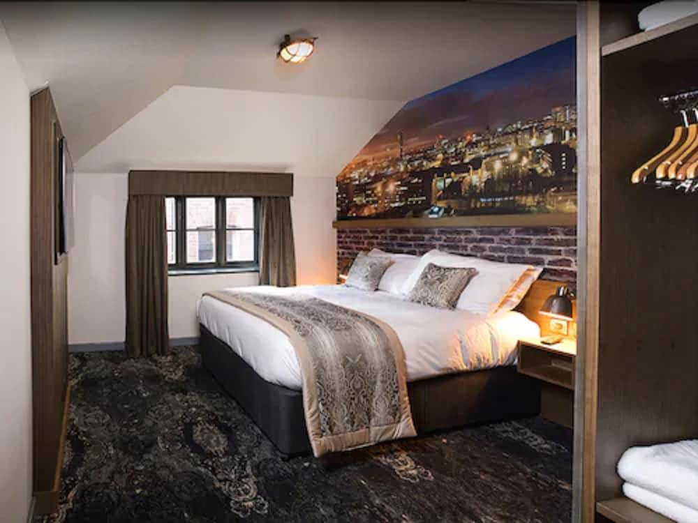 The Abel Heywood Pub & Boutique Hotel 20/43