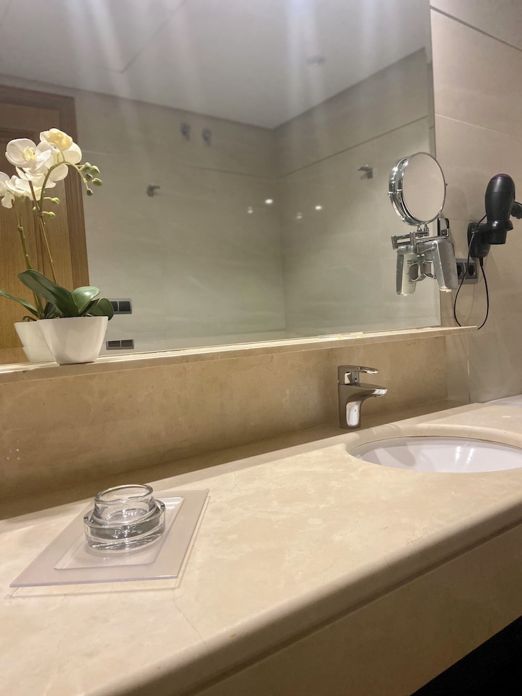 ArtPlatinum Suites and Apartments 31/33