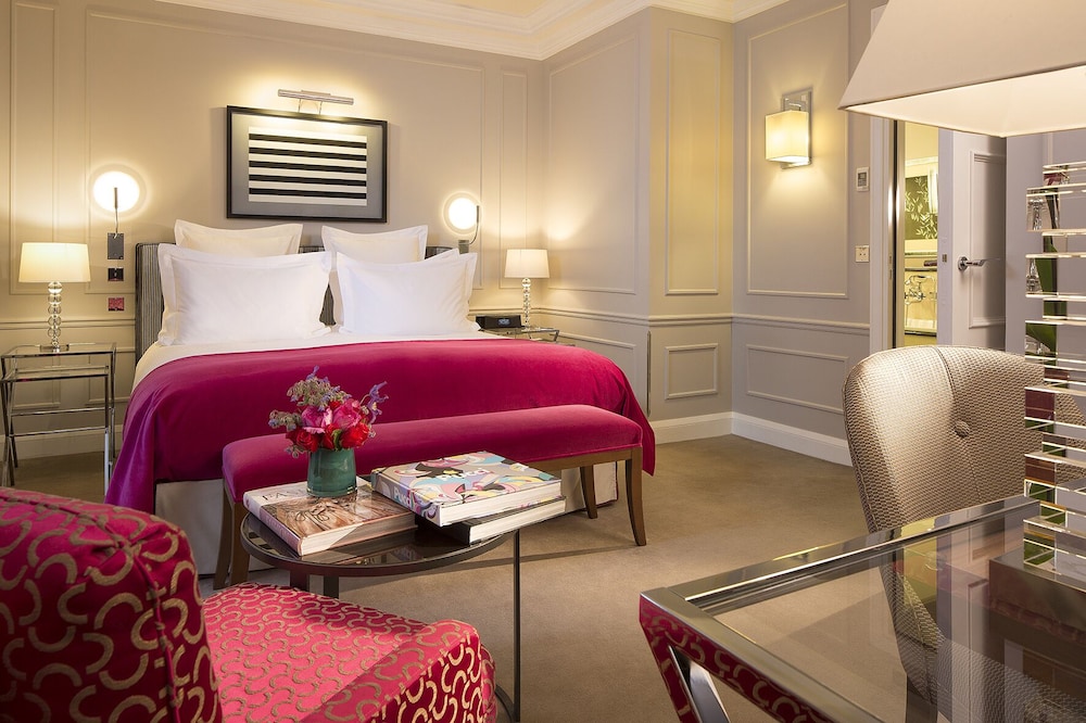 غرفة ديلوكس بسرير كينج، Le Burgundy Paris 5/10