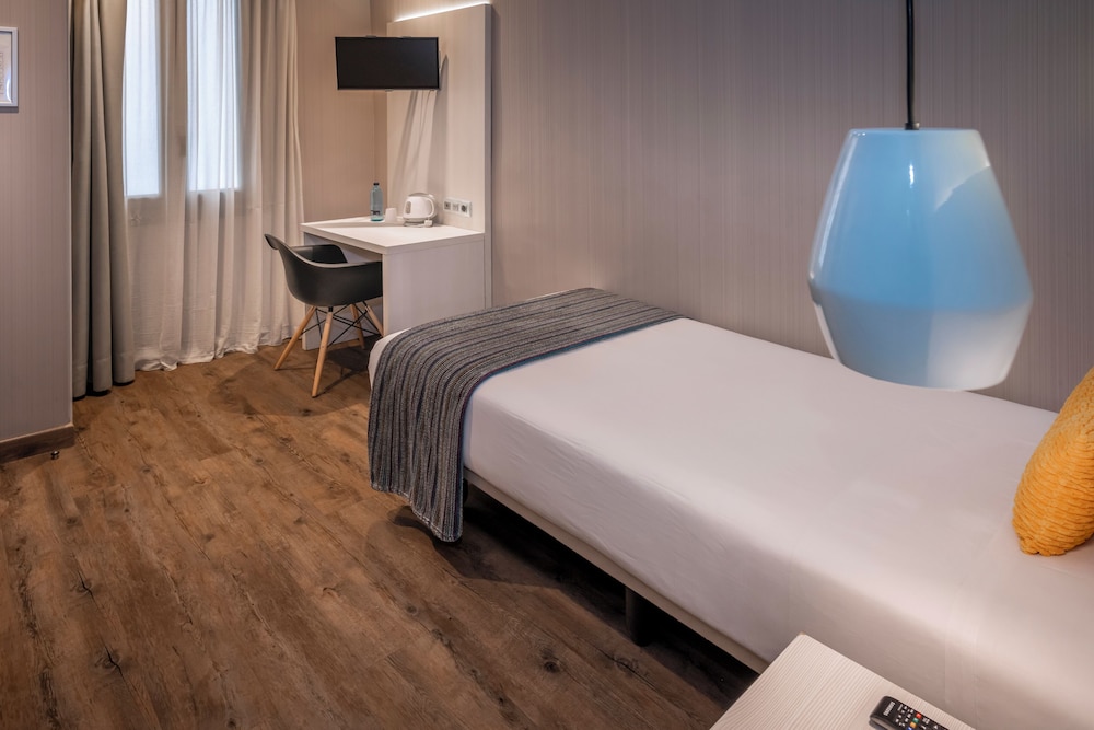 Hostal Opera Ramblas 15/38