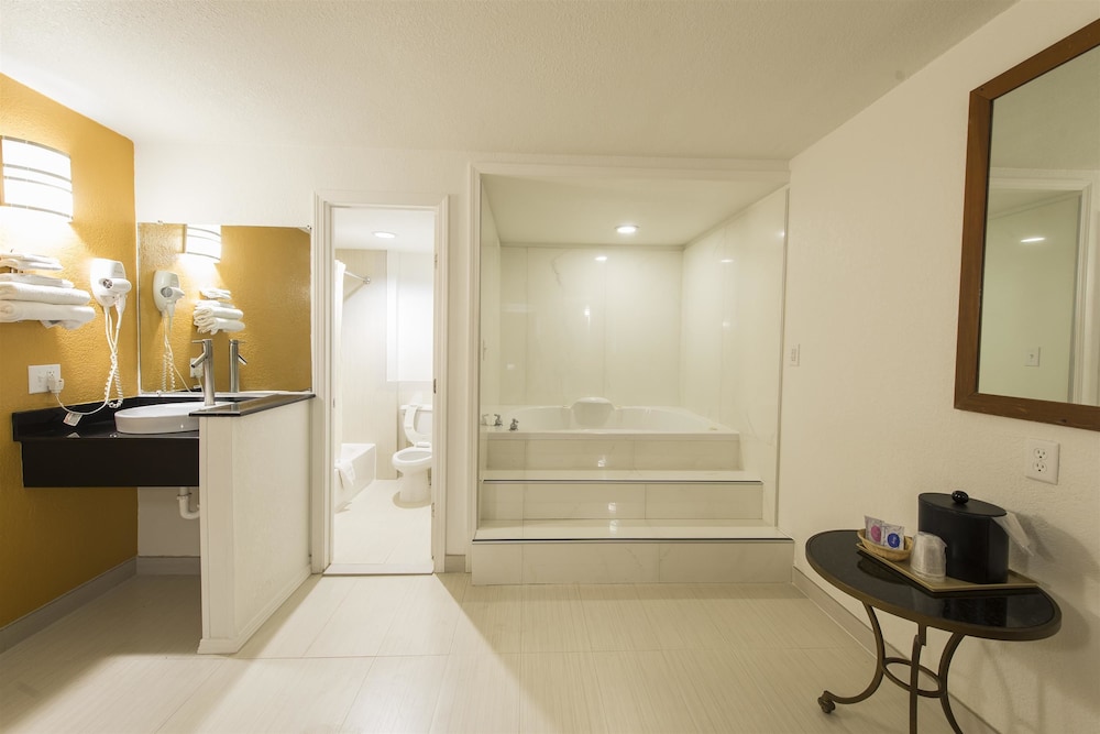Motel6 Houston, TX - Brookhollow 38/48